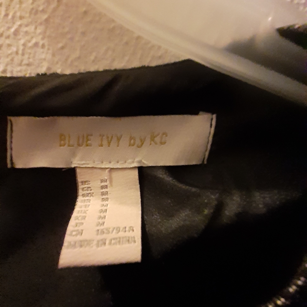 Clothes - Picture 2 of 4
